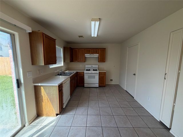 12608 Rio Lindo Street, Rosharon, TX 77583