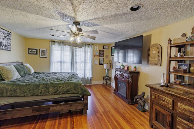 403 W Franklin Street, Alvord, TX 76225