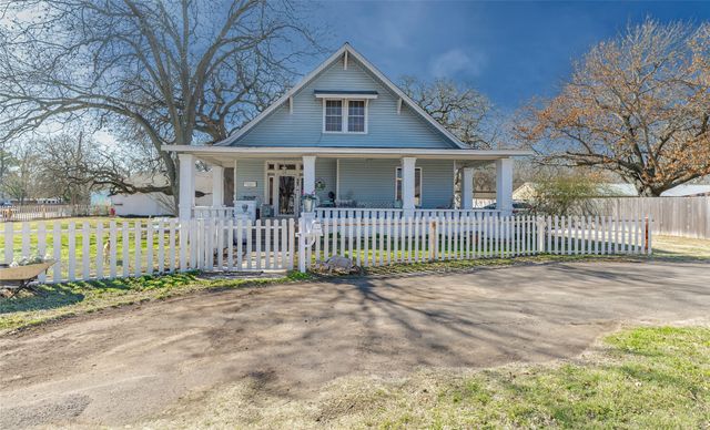 403 W Franklin Street, Alvord, TX 76225