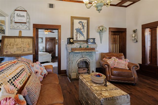 403 W Franklin Street, Alvord, TX 76225