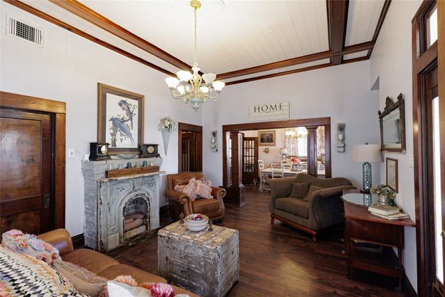 403 W Franklin Street, Alvord, TX 76225