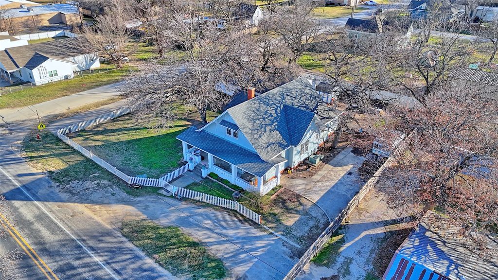 403 W Franklin Street, Alvord, TX 76225