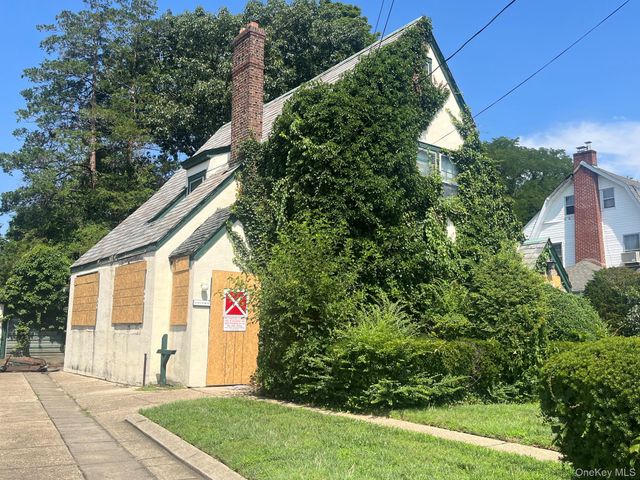 110 Rockaway Parkway, Valley Stream, NY 11580