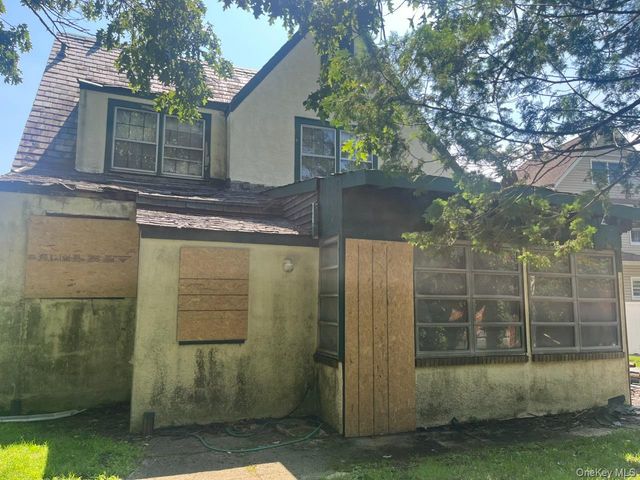 110 Rockaway Parkway, Valley Stream, NY 11580