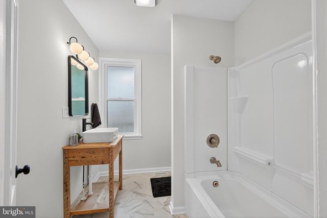 623 E CHESTNUT ST, Lancaster, PA 17602