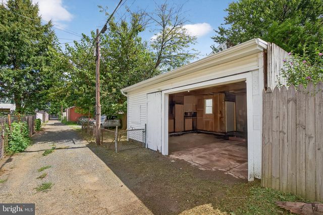 623 E CHESTNUT ST, Lancaster, PA 17602