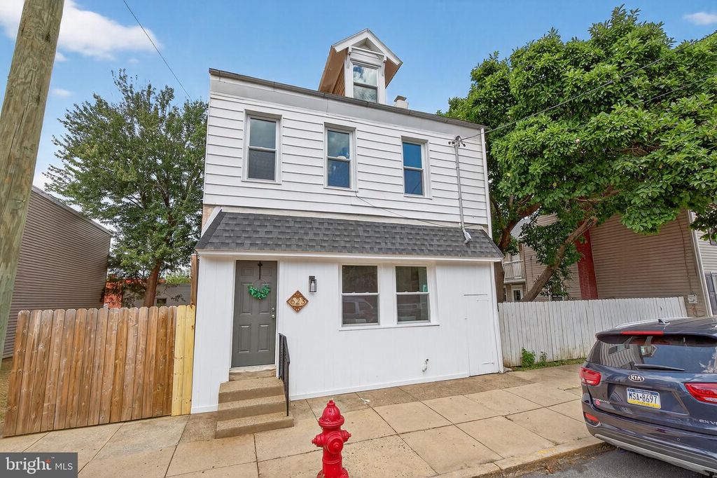 623 E CHESTNUT ST, Lancaster, PA 17602