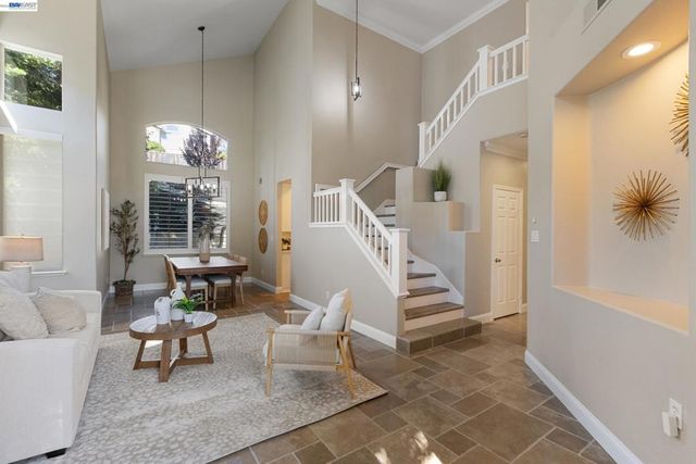 377 Squirrel Ridge Way, Danville, CA 94506