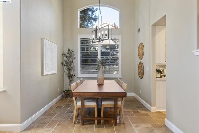 377 Squirrel Ridge Way, Danville, CA 94506