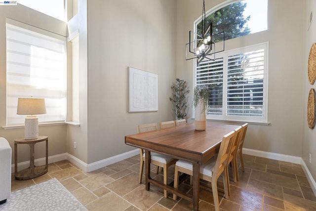 377 Squirrel Ridge Way, Danville, CA 94506
