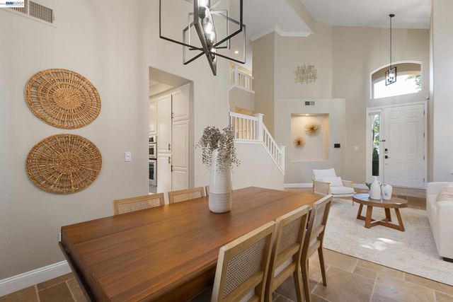 377 Squirrel Ridge Way, Danville, CA 94506