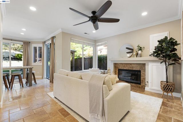 377 Squirrel Ridge Way, Danville, CA 94506