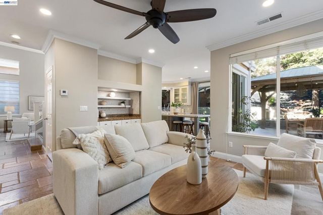 377 Squirrel Ridge Way, Danville, CA 94506