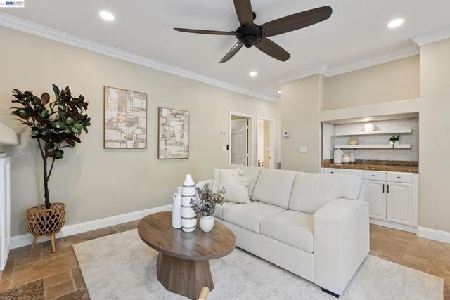 377 Squirrel Ridge Way, Danville, CA 94506