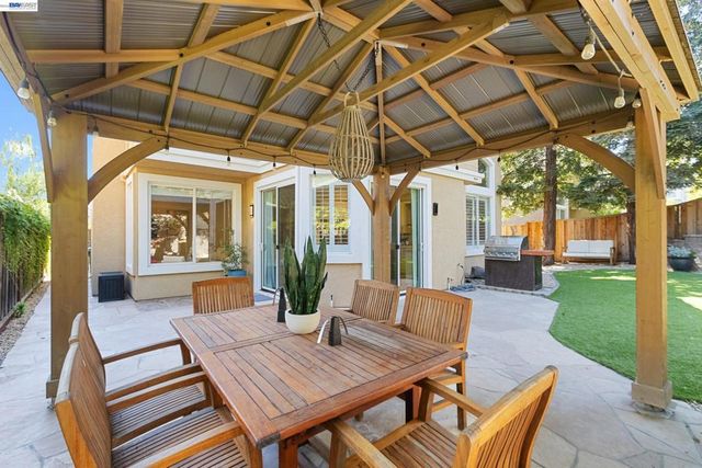 377 Squirrel Ridge Way, Danville, CA 94506