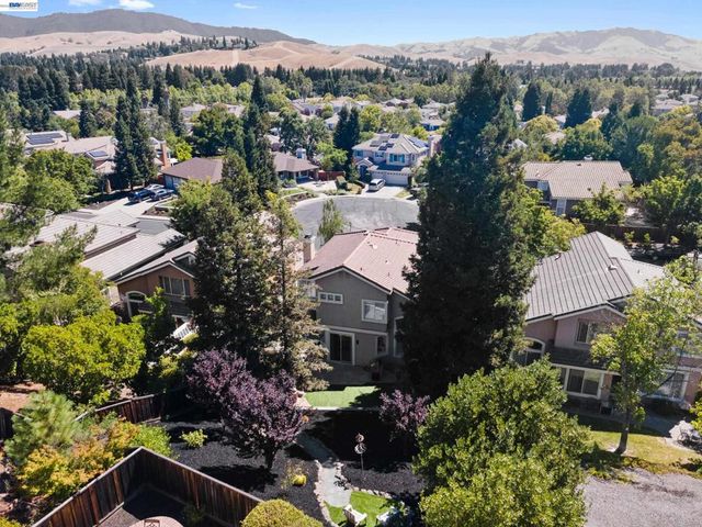 377 Squirrel Ridge Way, Danville, CA 94506