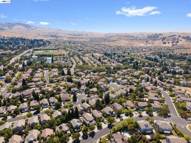 377 Squirrel Ridge Way, Danville, CA 94506