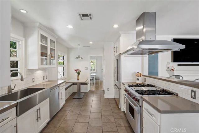12706 Hortense Street, Studio City, CA 91604