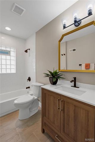 18 Spoede Hills Drive, St Louis, MO 63141