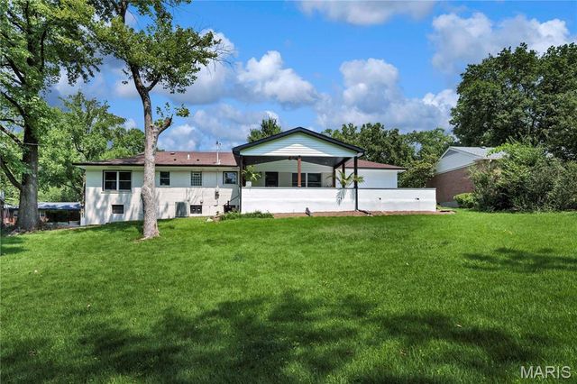18 Spoede Hills Drive, St Louis, MO 63141
