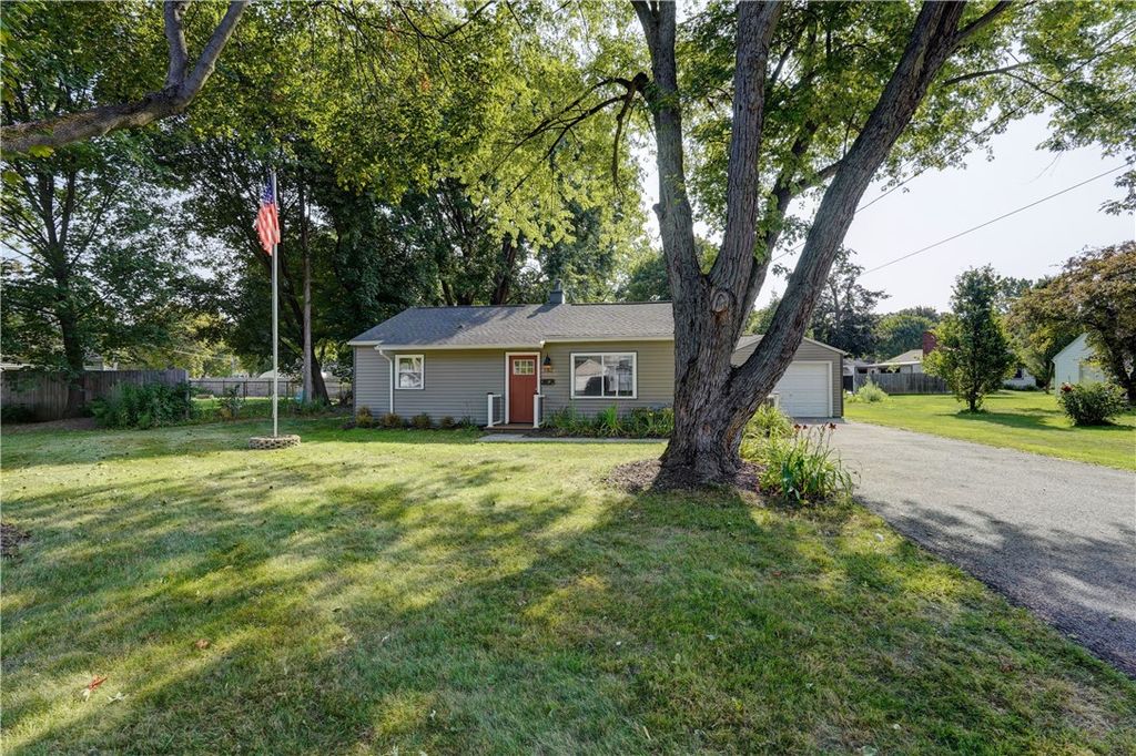 182 Iroquois Street, Webster, NY 14580
