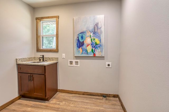 200 Bluebell Road, Billings, MO 65610