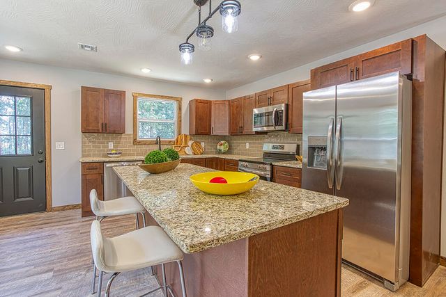 200 Bluebell Road, Billings, MO 65610