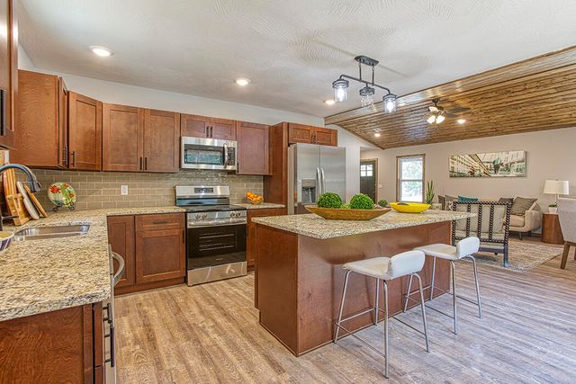200 Bluebell Road, Billings, MO 65610