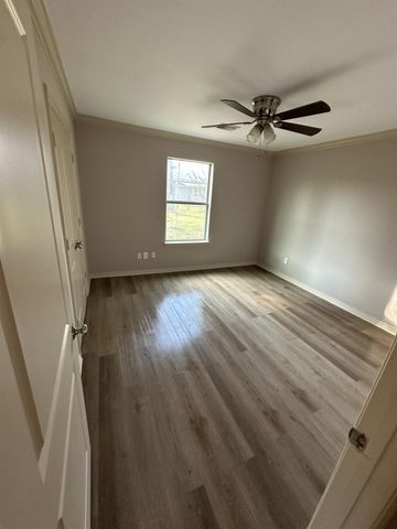 209 6th Street, Dobbin, TX 77333