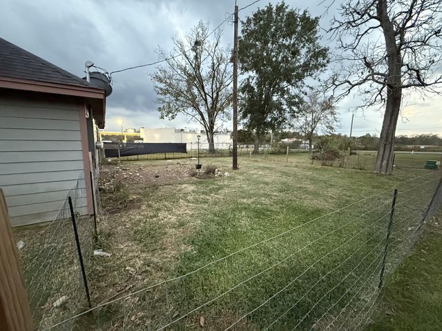 209 6th Street, Dobbin, TX 77333