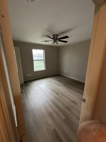 209 6th Street, Dobbin, TX 77333