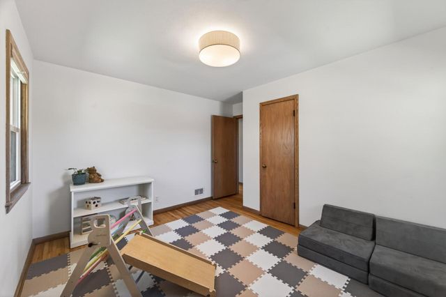 1001 34th Avenue NE, Minneapolis, MN 55418