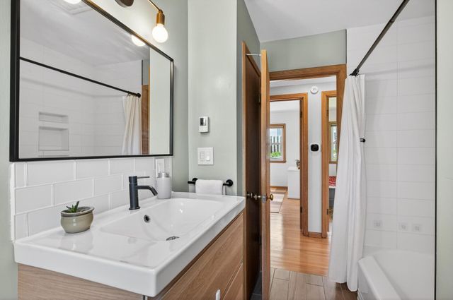 1001 34th Avenue NE, Minneapolis, MN 55418