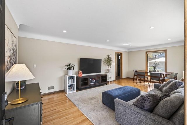 1001 34th Avenue NE, Minneapolis, MN 55418