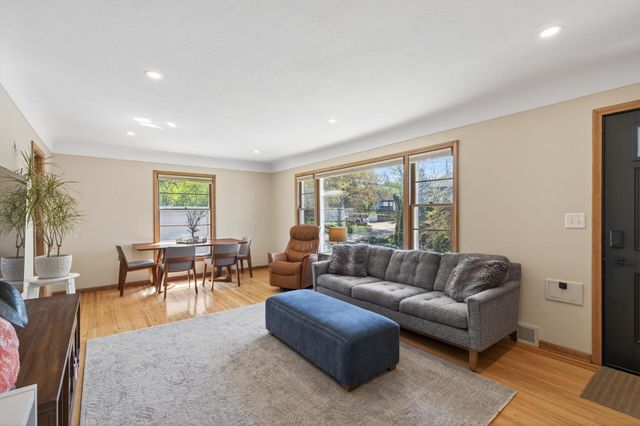 1001 34th Avenue NE, Minneapolis, MN 55418
