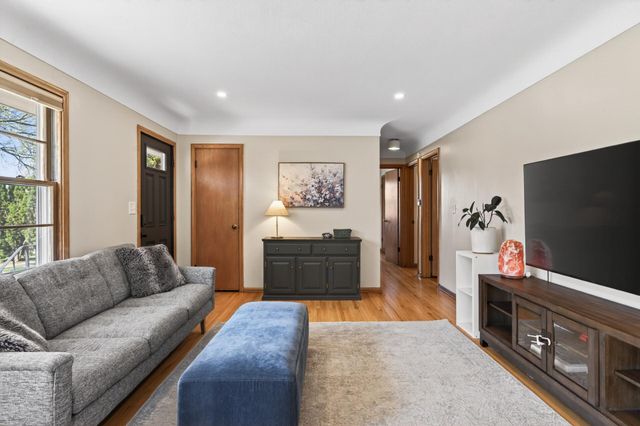 1001 34th Avenue NE, Minneapolis, MN 55418