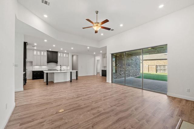 18935 Wild Thornberry Drive, Tomball, TX 77377