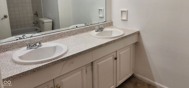 8914 Elmonte Drive, Indianapolis, IN 46226