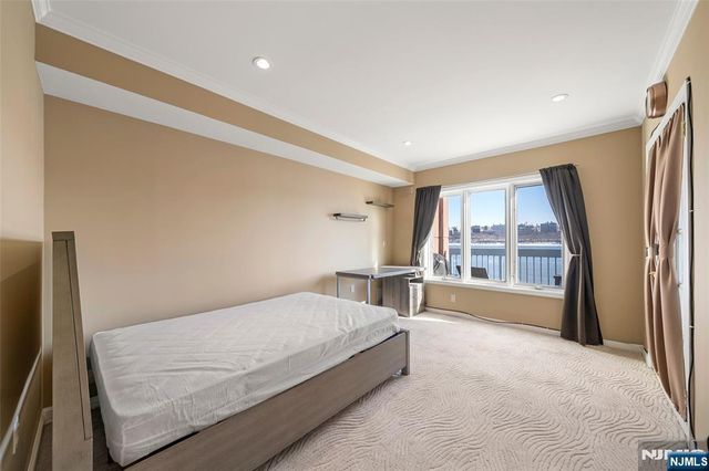 402 Jefferson Court 402, Edgewater, NJ 07020