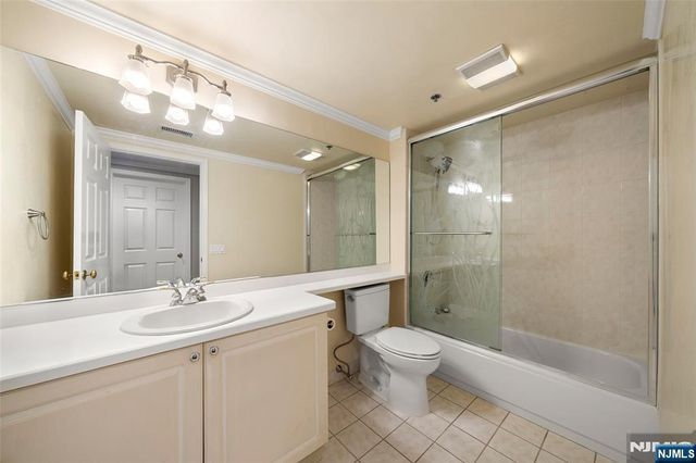 402 Jefferson Court 402, Edgewater, NJ 07020