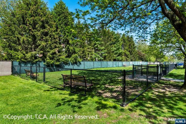 402 Jefferson Court 402, Edgewater, NJ 07020