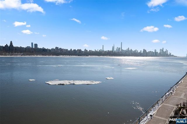 402 Jefferson Court 402, Edgewater, NJ 07020