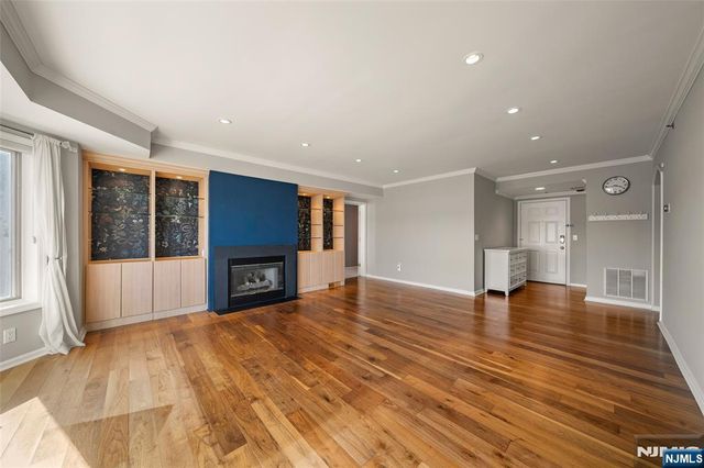 402 Jefferson Court 402, Edgewater, NJ 07020