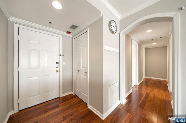 402 Jefferson Court 402, Edgewater, NJ 07020