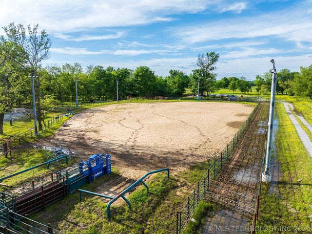 5378 W 450 Road, Pryor, OK 74361