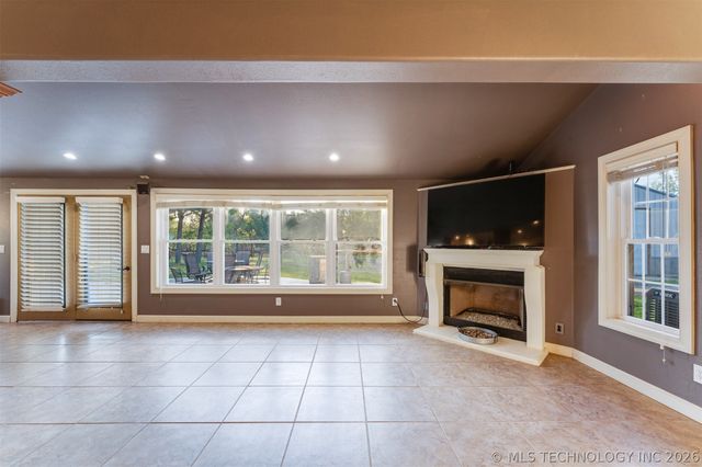5378 W 450 Road, Pryor, OK 74361