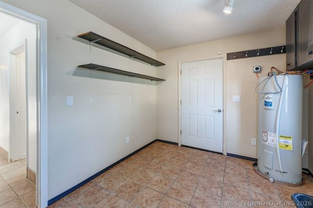5378 W 450 Road, Pryor, OK 74361
