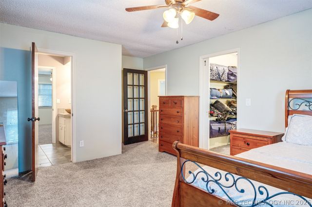 5378 W 450 Road, Pryor, OK 74361