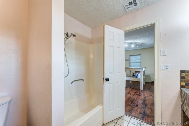 5378 W 450 Road, Pryor, OK 74361