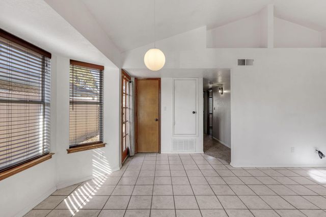 5421 Gold Rush Drive NW, Albuquerque, NM 87120